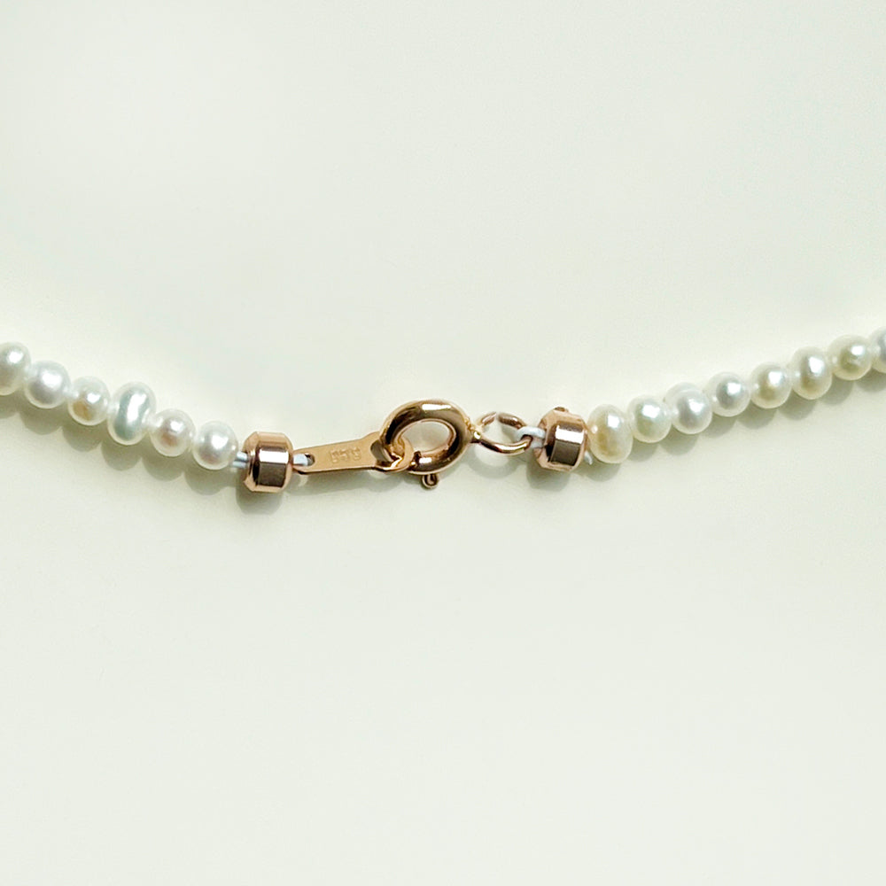 14k gold Elegant Pearls necklace