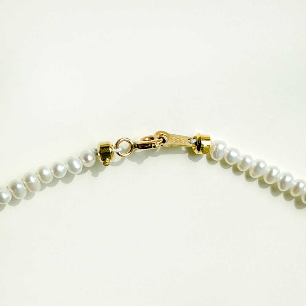 14k gold Elegant Pearls necklace